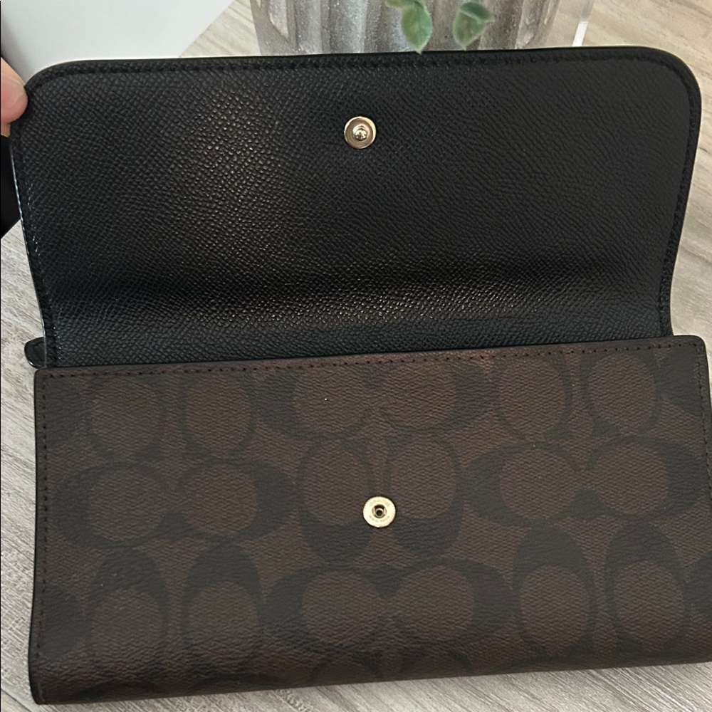 Coach Dark Brown and Black Signature Wallet NWOT - Picture 7 of 10